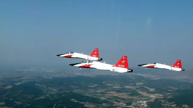 Akar'dan Ege Denizi üzerinde uçuş