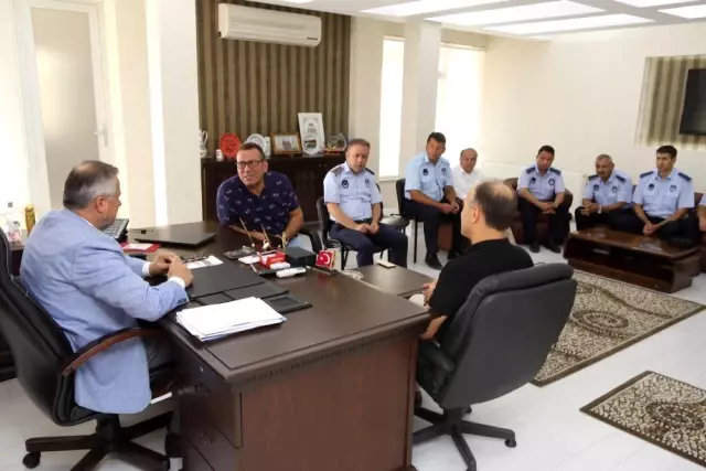 Başkan Kılıç: 'Zabıta ekiplerimiz özveriyle görev yapıyor' Başkan Kılıç: 'Zabıta ekiplerimiz özveriyle görev yapıyor'