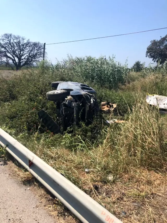 Çanakkale'de trafik kazası: 1 ağır 3 yaralı Çanakkale'de trafik kazası: 1 ağır 3 yaralı