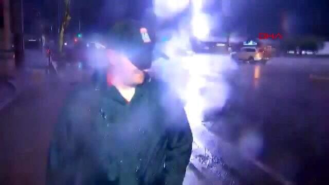 Canlı yayına hazırlanan muhabirin yanına yıldırım düştü