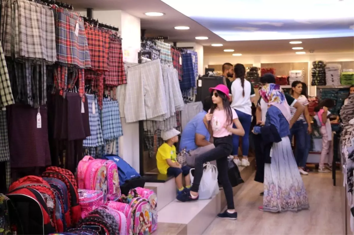 Çarşı pazarda okul alışverişi yoğunluğu başladı
