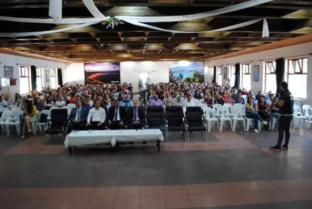 Eğitim camiasına Bağımlılık Semineri düzenlendi Eğitim camiasına Bağımlılık Semineri düzenlendi