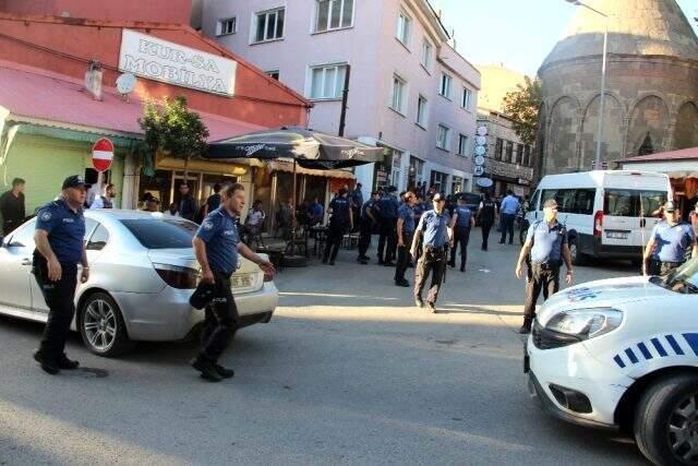 Erzurumâda kÄ±z Ã§ocuÄunu tacizde ettiÄi iddiasÄ±yla mahallelinin linÃ§ giriÅiminde bulunduÄu ÅahÄ±s polis tarafÄ±ndan gÃ¶zaltÄ±na alÄ±ndÄ±. ile ilgili gÃ¶rsel sonucu