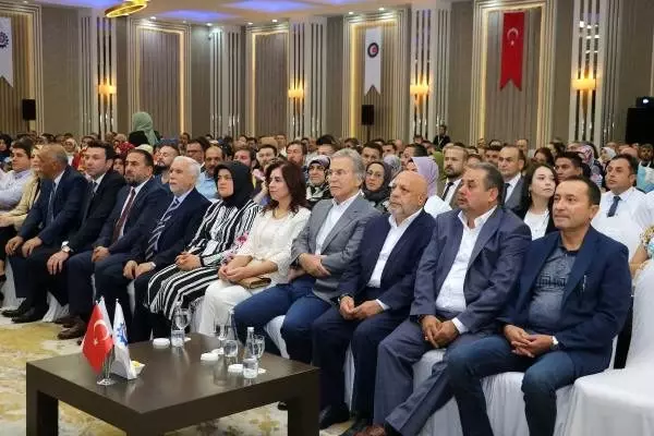 Mehmet ali şahin'den 'davutoğlu' açıklaması: profesöre yakışmaz