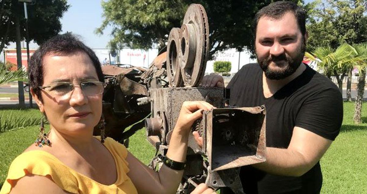Parasızlıktan Hollywood'a gidemeyen yönetmen Cevahir Çokbilir'in ödülü kargoyla gelecek