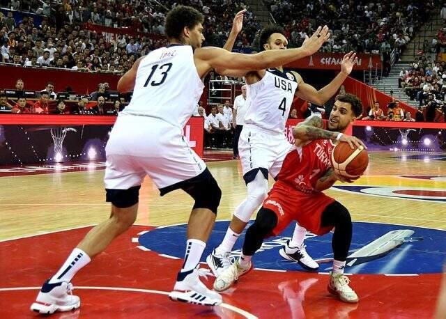 Son Dakika: 12 Dev Adam, ABD'ye 93-92 mağlup oldu!