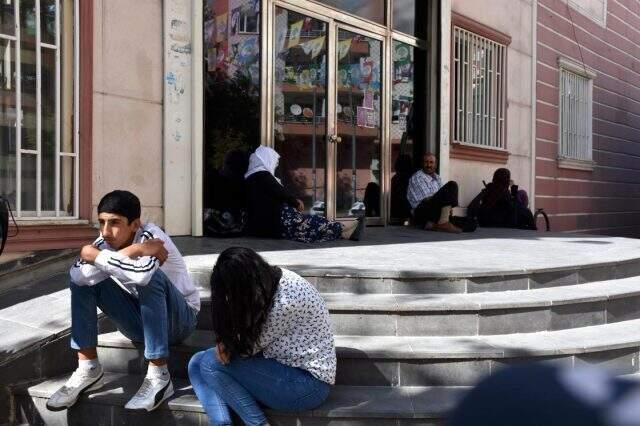 Son Dakika: HDP Diyarbakır İl Başkanlığı önünde oturma eylemi yapan aile sayısı 4'e yükseldi