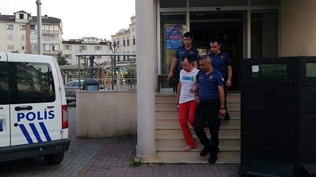 Sosyal deney için soyunan adam, linç edilmekten son anda kurtuldu