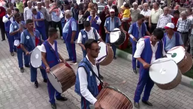 Antalya'da Yörük göçü canlandırıldı Antalya'da Yörük göçü canlandırıldı