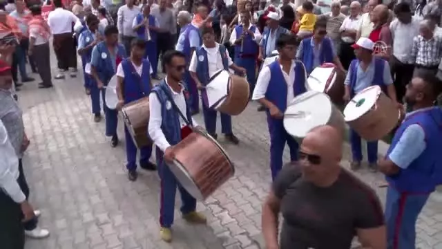 Antalya'da Yörük göçü canlandırıldı Antalya'da Yörük göçü canlandırıldı