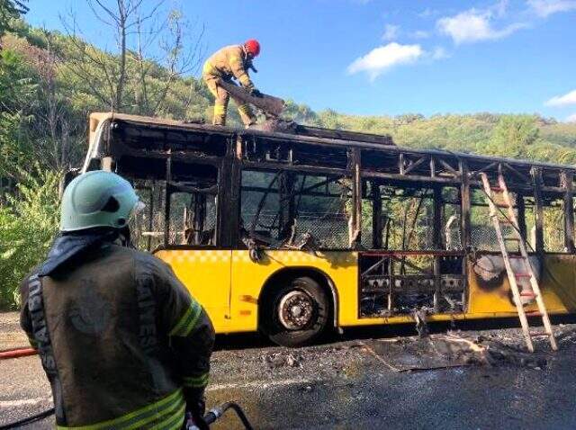 Beykoz'da İETT otobüsü alev alev yandı: 15 yolcu hemen tahliye edildi