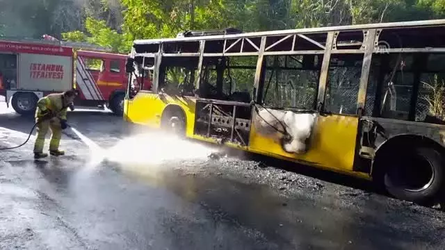 Beykoz'da İETT otobüsü yandı Beykoz'da İETT otobüsü yandı