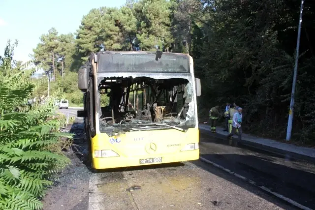 Beykoz'da İETT otobüsünün alev alev yandığı anlar kamerada Beykoz'da İETT otobüsünün alev alev yandığı anlar kamerada