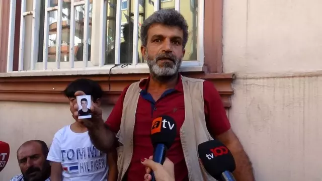Bir aile daha eyleme katıldı: 'Ya oğlum gelecek ya ölüm çıkacak' Bir aile daha eyleme katıldı: 'Ya oğlum gelecek ya ölüm çıkacak'