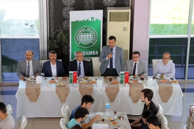 Çarşamba protokolü üniversiteyi kazanan öğrencilerle buluştu Çarşamba protokolü üniversiteyi kazanan öğrencilerle buluştu