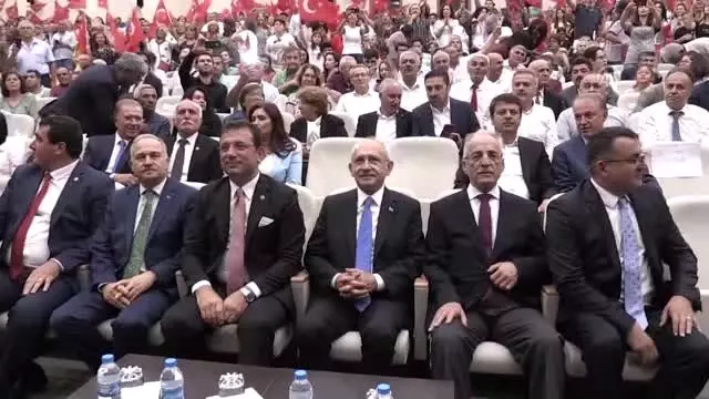 CHP Genel Başkanı Kılıçdaroğlu, Sunay Akın'ın gösterisini izledi CHP Genel Başkanı Kılıçdaroğlu, Sunay Akın'ın gösterisini izledi