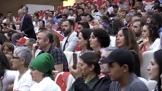 CHP Genel Başkanı Kılıçdaroğlu, Sunay Akın'ın gösterisini izledi CHP Genel Başkanı Kılıçdaroğlu, Sunay Akın'ın gösterisini izledi