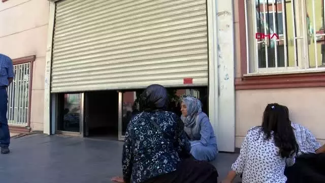 Çocuklarını isteyen ailelerin hdp önündeki oturma eylemi 2'nci gününde Çocuklarını isteyen ailelerin hdp önündeki oturma eylemi 2'nci gününde
