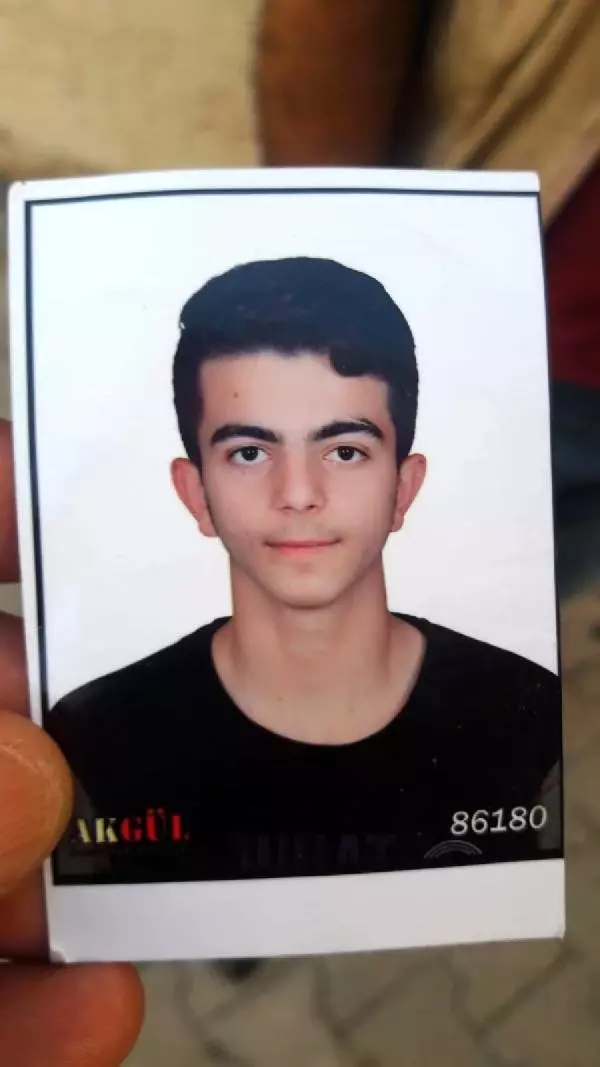 Çocuklarını isteyen ailelerin hdp önündeki oturma eylemi 2'nci gününde (4) Çocuklarını isteyen ailelerin hdp önündeki oturma eylemi 2'nci gününde (4)