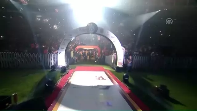 Galatasaray'da görkemli imza töreni (2) Galatasaray'da görkemli imza töreni (2)