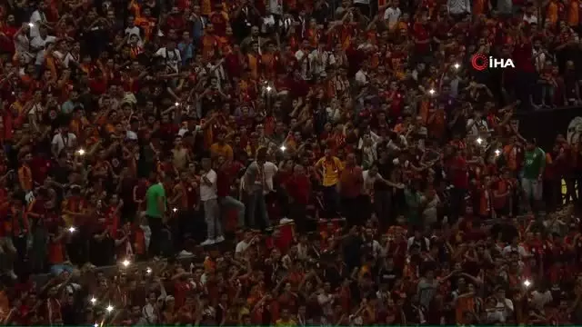 Galatasaray'dan Türk Telekom Stadyumu'nda imza şov Galatasaray'dan Türk Telekom Stadyumu'nda imza şov