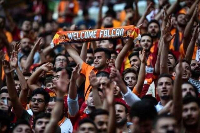 Galatasaray, yeni transferleri için imza töreni düzenledi