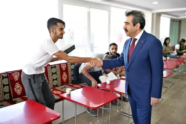 Hdp'li belediyenin işlevsiz hale getirdiği millet kıraathanesi yeniden faaliyete geçti