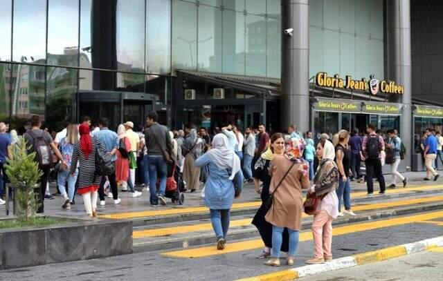 İranlı turistler kuyruk oldu, esnafın yüzü güldü