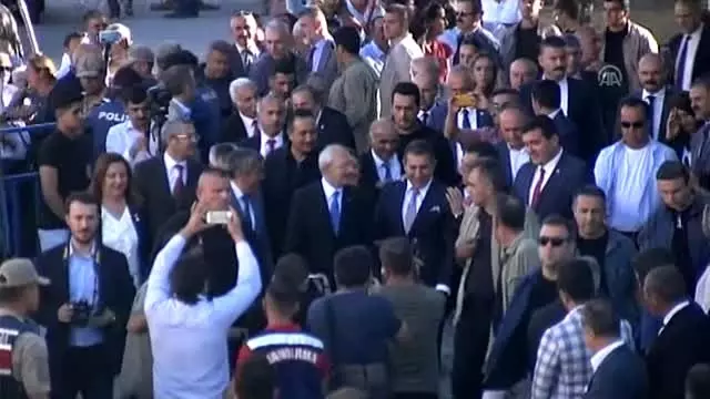 Kılıçdaroğlu: 'Herkesi kucaklayan, her sorunu çözmek için mücadele eden bir siyaset anlayışı... Kılıçdaroğlu: 'Herkesi kucaklayan, her sorunu çözmek için mücadele eden bir siyaset anlayışı...