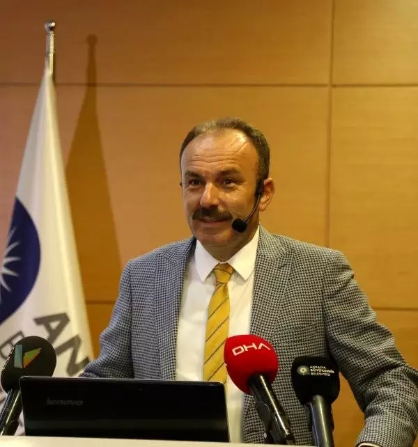 Konyaaltı sahili'nin bazı bölümleri 41 yılda 86 metre geriledi Konyaaltı sahili'nin bazı bölümleri 41 yılda 86 metre geriledi