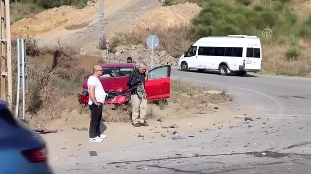 Samsun'da iki otomobil çarpıştı: 4 yaralı Samsun'da iki otomobil çarpıştı: 4 yaralı