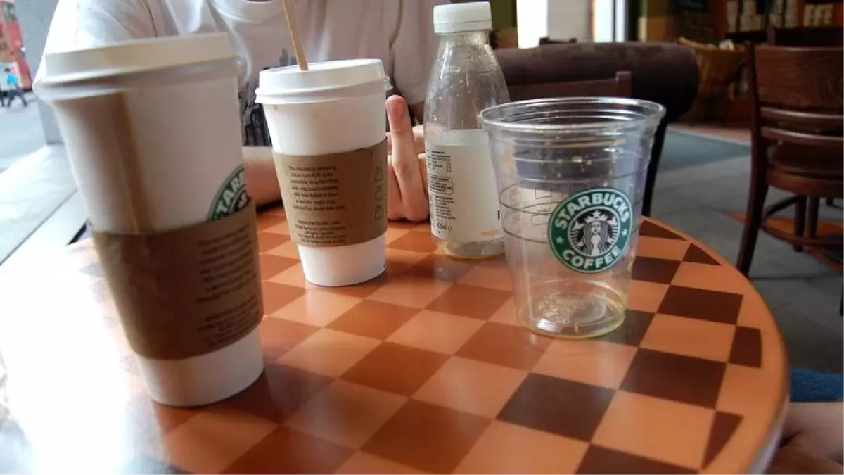 Starbucks�ta Aziz ismi kahve bardağına ISIS olarak yazıldı