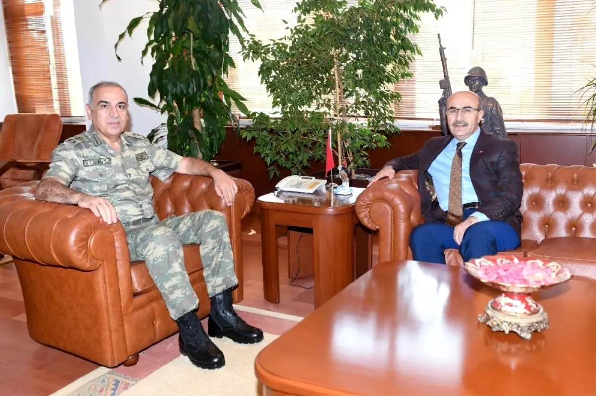 Vali Demirtaş'tan Tümgeneral Erhan Uzun'a ziyaret