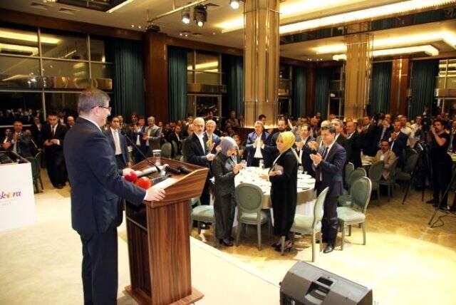 AK Parti'den ihracı istenen Ahmet Davutoğlu ekibini topladı
