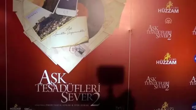 'Aşk Tesadüfleri Sever 2'nin çekimlerinde sona gelindi 'Aşk Tesadüfleri Sever 2'nin çekimlerinde sona gelindi
