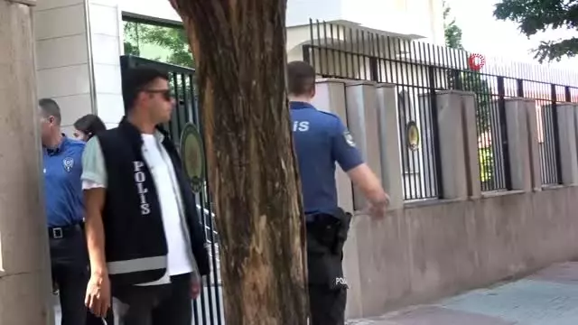 Çocuklarına içki içiren anne ve baba çıkarıldıkları mahkemede serbest bırakıldı