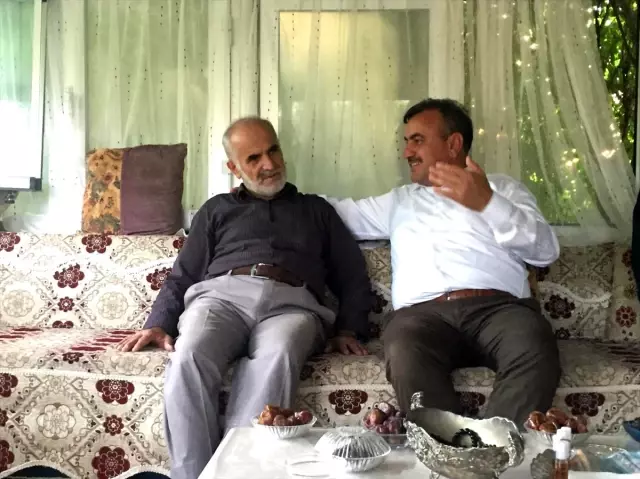 Çumra Belediye Başkanı Oflaz'ın ziyaretleri devam ediyor Çumra Belediye Başkanı Oflaz'ın ziyaretleri devam ediyor
