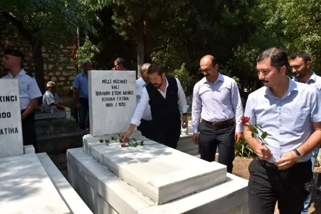 Makbule Efe ve Akıncı mezarı başında anıldı Makbule Efe ve Akıncı mezarı başında anıldı