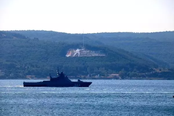 Rus askeri gemileri peş peşe çanakkale boğazı'ndan geçti
