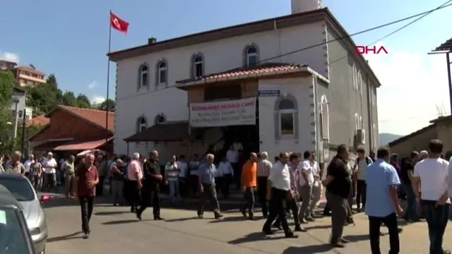 Zonguldak ocaktaki patlamadan 9,5 ay sonra ölen madenci toprağa verildi Zonguldak ocaktaki patlamadan 9,5 ay sonra ölen madenci toprağa verildi