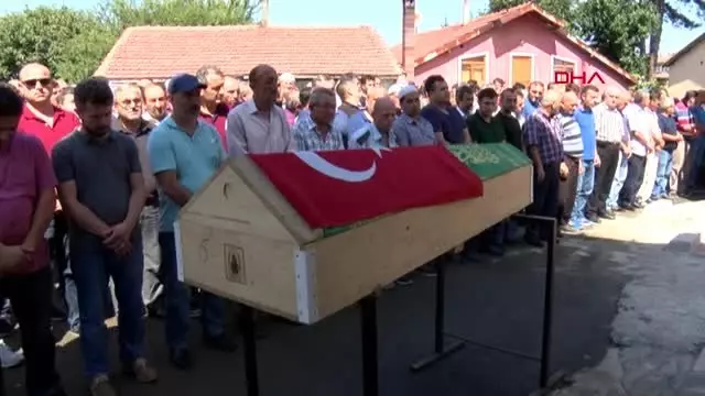 Zonguldak ocaktaki patlamadan 9,5 ay sonra ölen madenci toprağa verildi Zonguldak ocaktaki patlamadan 9,5 ay sonra ölen madenci toprağa verildi