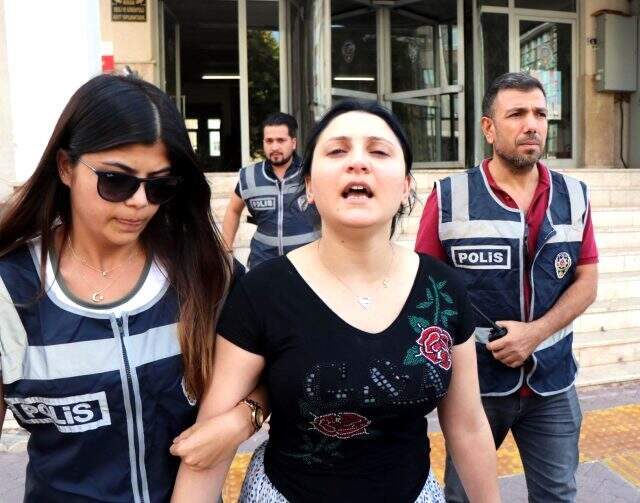 11 ayrı suçtan aranan kadın, saklanmak için yaptırdığı özel bölmede yakalandı!