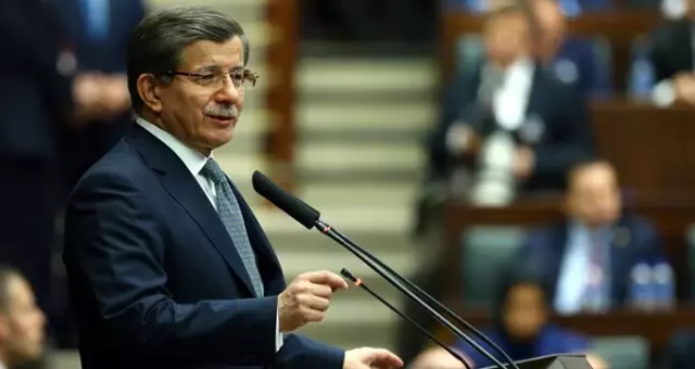 Davutoğlu, HDP Diyarbakır İl Binası önünde eylem yapan anneleri telefonla aradı