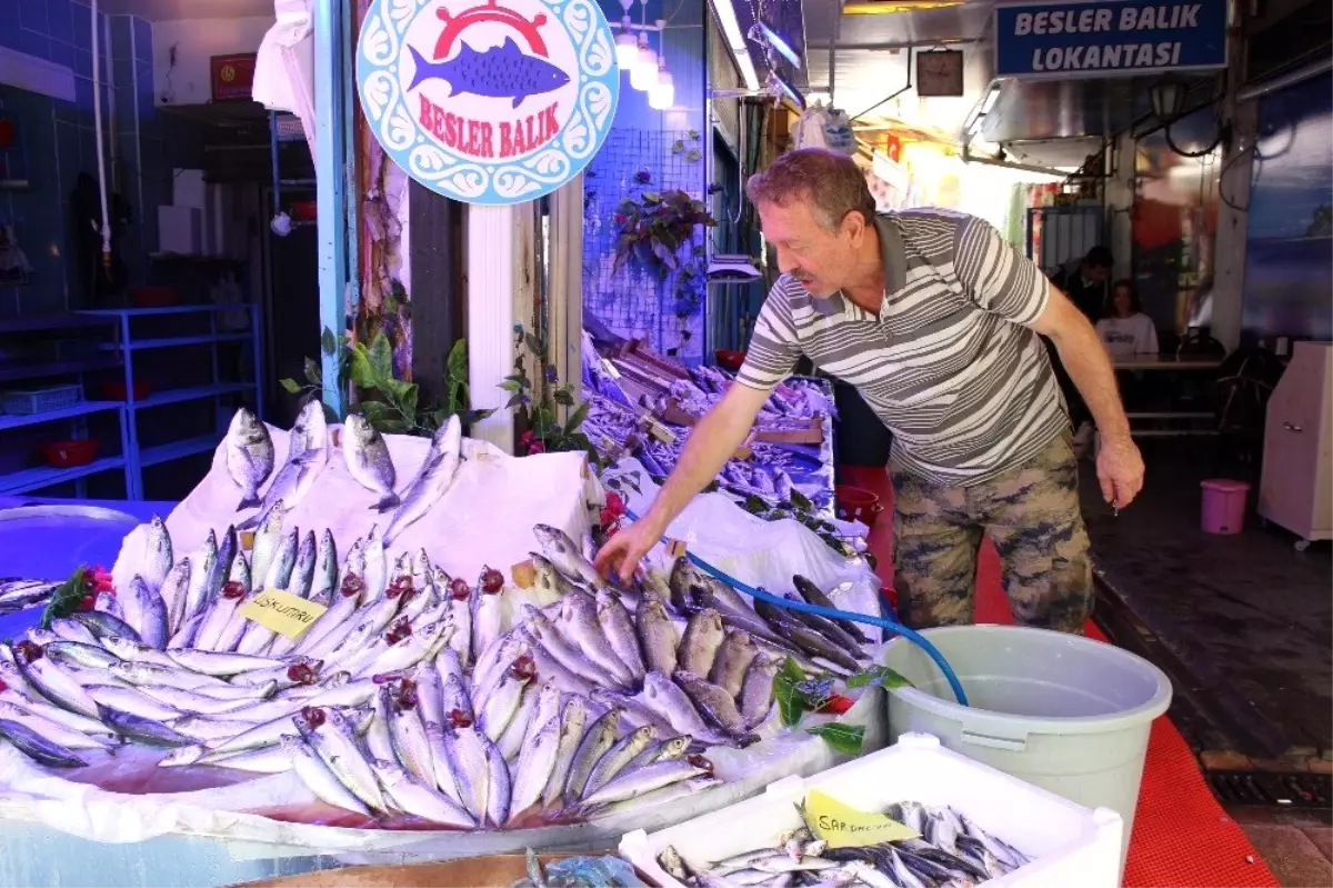 Denizi olmayan Eskişehir'deki balık tezgâhları da şenlendi