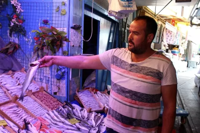 Denizi olmayan Eskişehir'deki balık tezgâhları da şenlendi Denizi olmayan Eskişehir'deki balık tezgâhları da şenlendi
