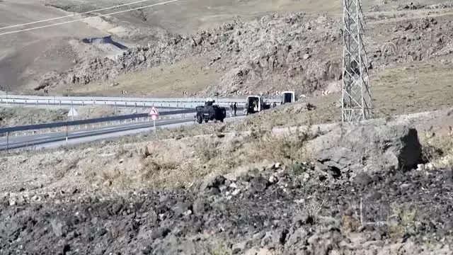 Düzensiz göçmenleri taşıyan minibüs devrildi: 2 ölü, 30 yaralı