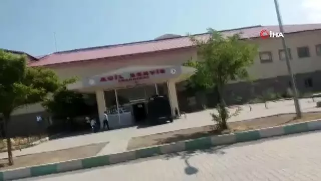 Göçmenleri taşıyan minibüs şarampole uçtu: 2 ölü, 30 yaralı Göçmenleri taşıyan minibüs şarampole uçtu: 2 ölü, 30 yaralı