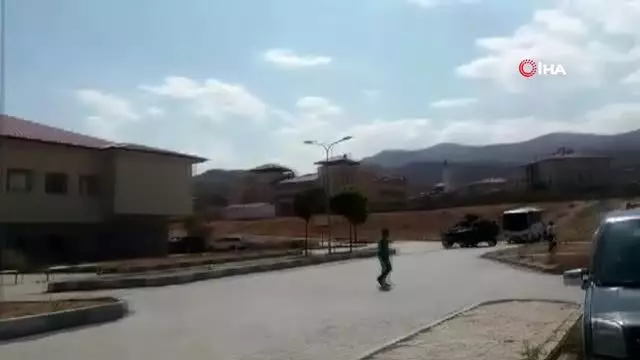 Göçmenleri taşıyan minibüs şarampole uçtu: 2 ölü, 30 yaralı