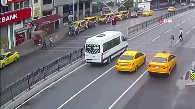 İstanbul’un göbeğinde görme engelli genç kızın dehşeti yaşadığı kaza kamerada
