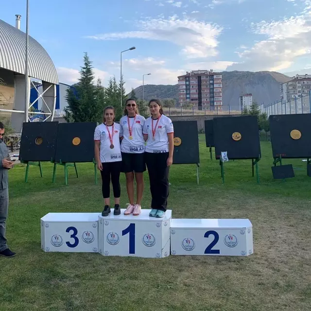 Okçuluk İl Birinciliği'nden Spor A.Ş, 8 madalya ile ayrıldı Okçuluk İl Birinciliği'nden Spor A.Ş, 8 madalya ile ayrıldı